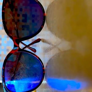 Sun blocking sunglasses